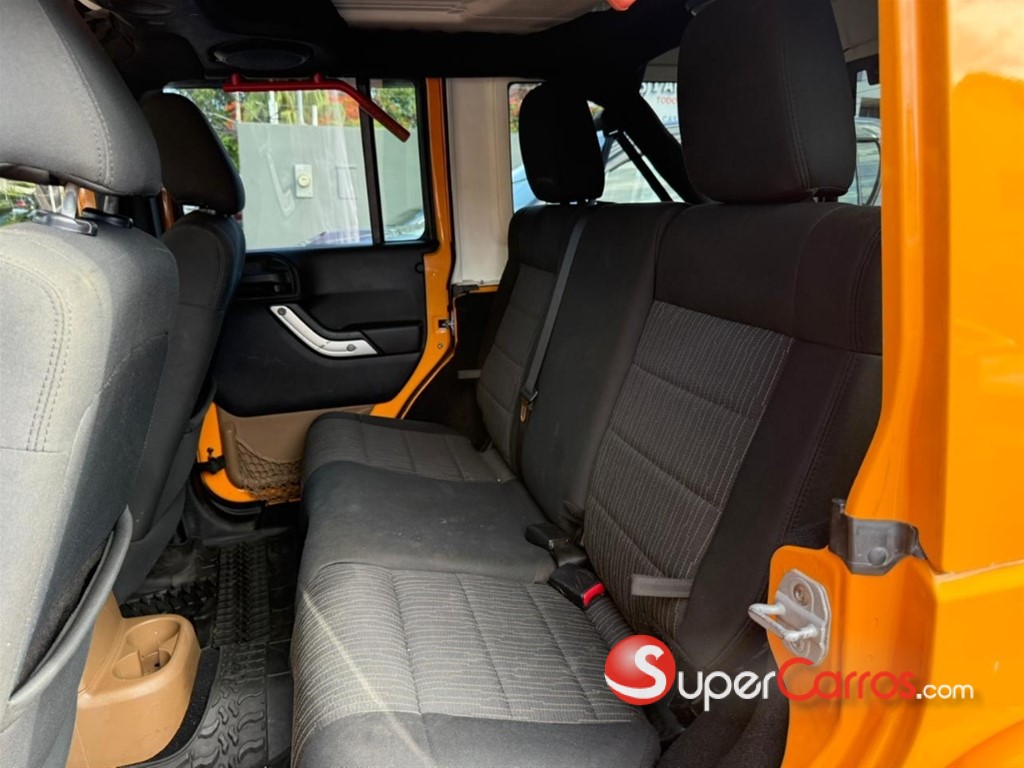 2012 Jeep Wrangler Unlimited Sahara — foto 9 / 10