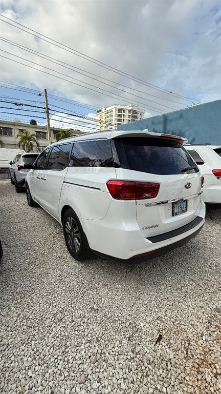 2020 Kia Carnival — foto 6 / 11