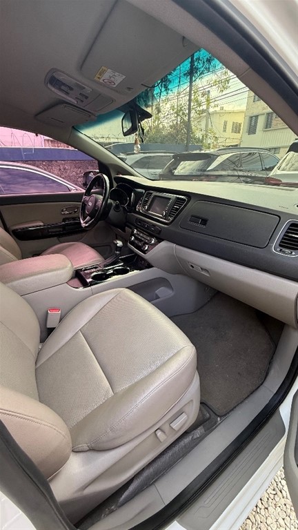 2020 Kia Carnival — foto 8 / 11