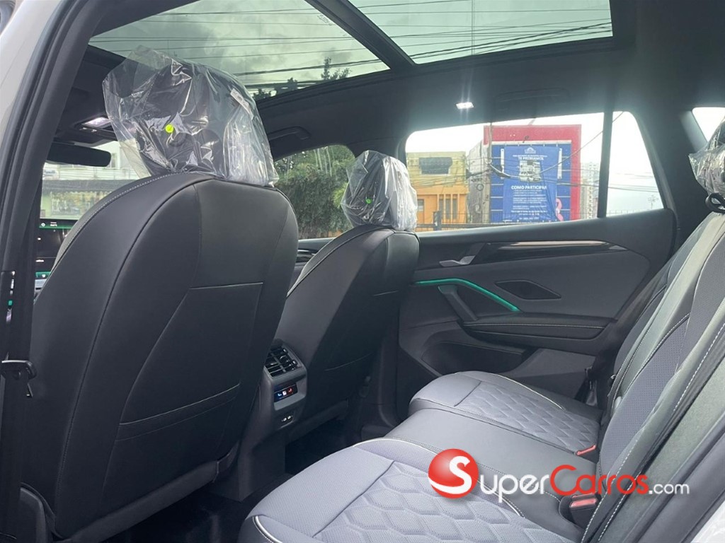 2026 Volkswagen Tiguan R Design — foto 10 / 12