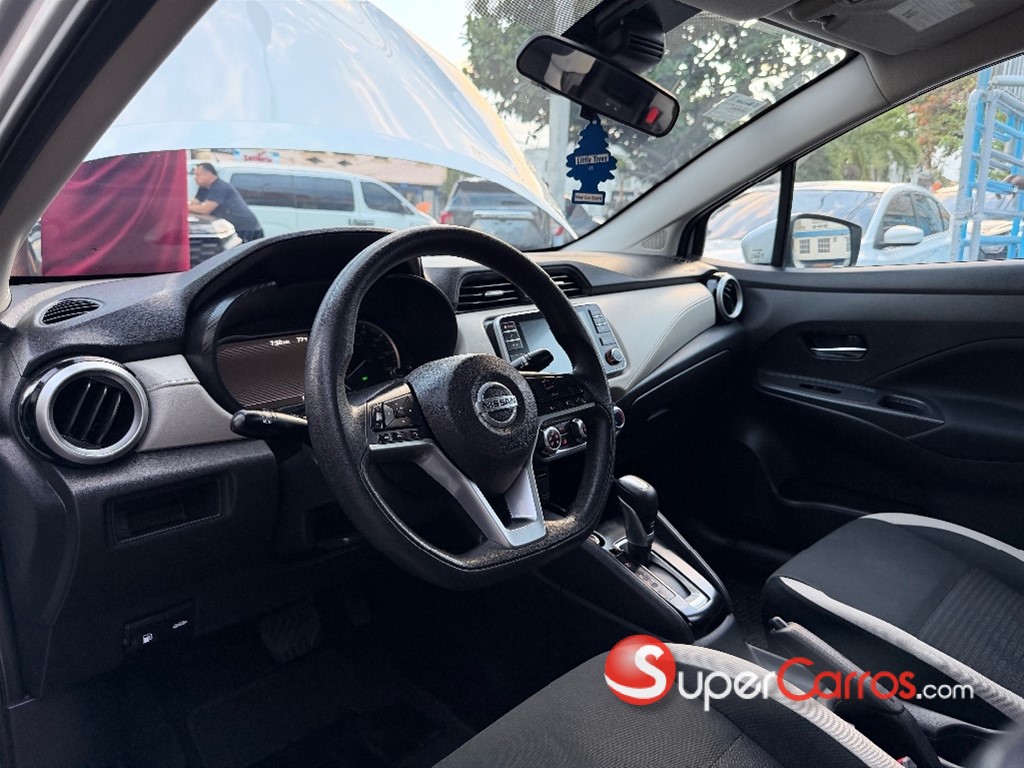 2021 Nissan Versa SV — foto 4 / 9