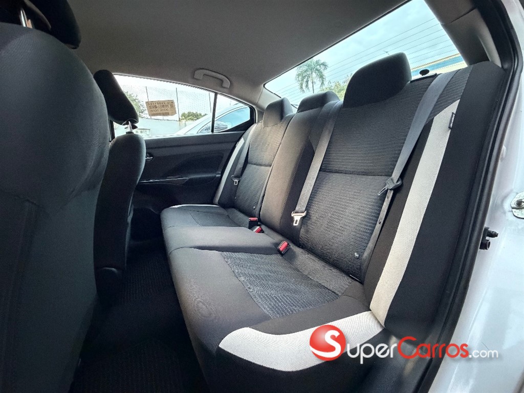 2021 Nissan Versa SV — foto 6 / 9