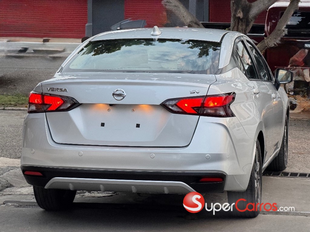 2021 Nissan Versa SV — foto 8 / 9