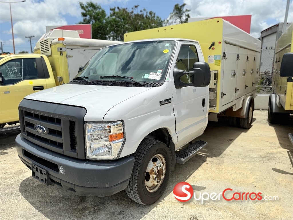 2017 Ford E-450 — foto 2 / 10