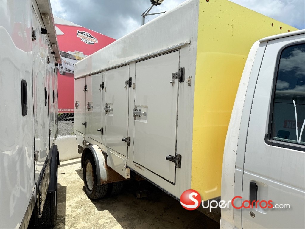 2017 Ford E-450 — foto 4 / 10