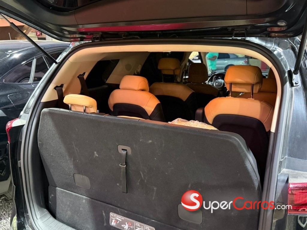 2021 Kia Carnival — foto 7 / 10