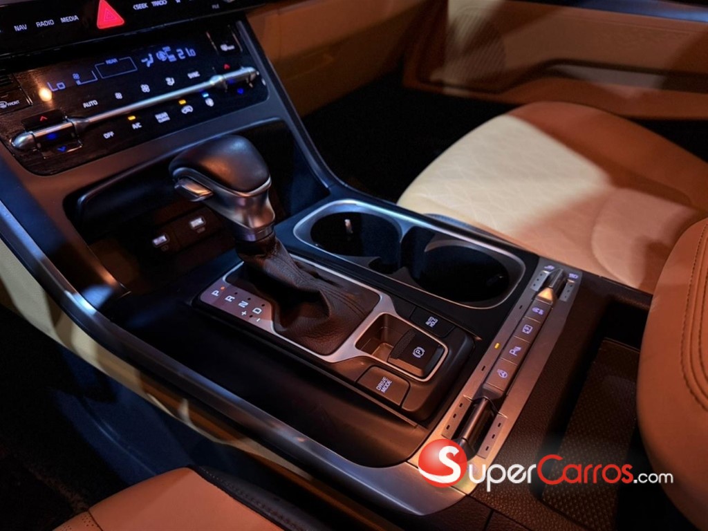 2021 Kia Carnival — foto 8 / 10