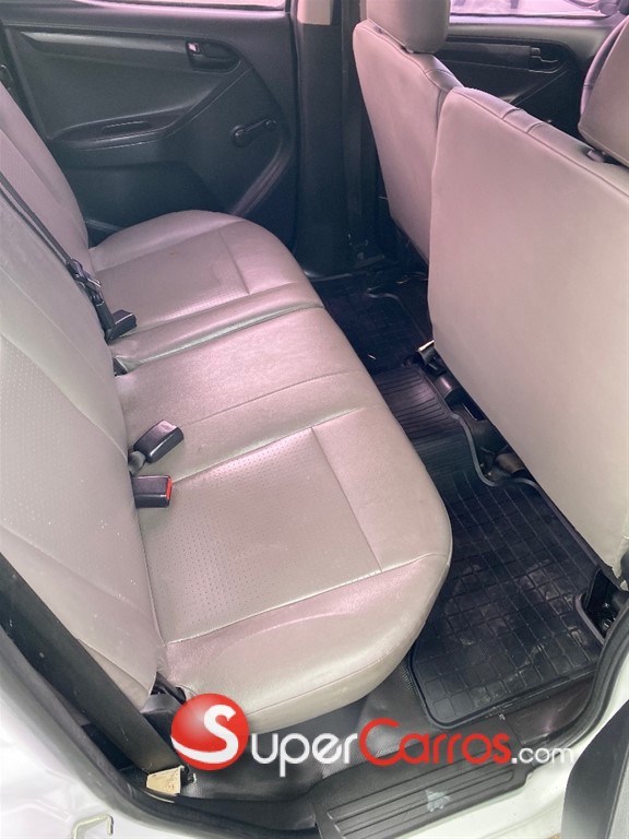 2015 Isuzu DMAX — foto 8 / 11