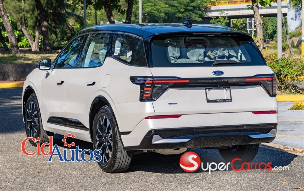 2026 Ford EDGE Titanium — foto 2 / 12