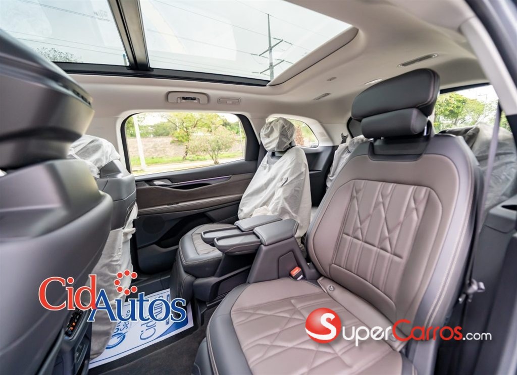 2026 Ford EDGE Titanium — foto 9 / 12