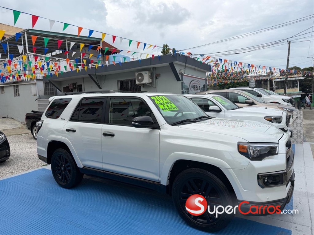 2021 Toyota 4 Runner Limited Nightshade — foto 2 / 12