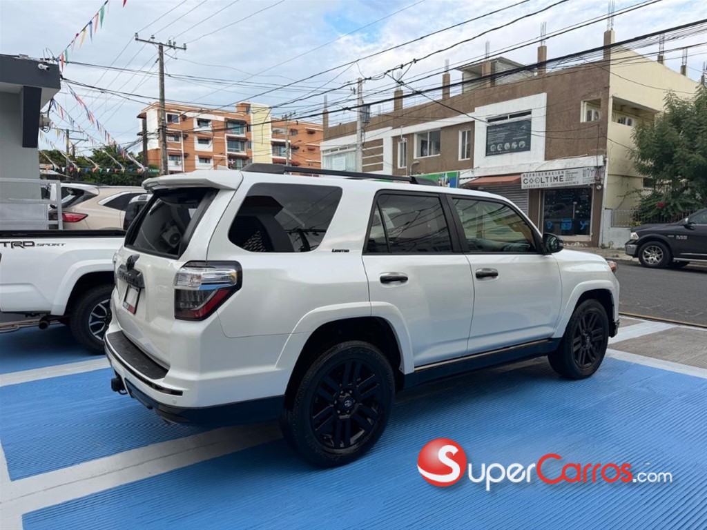 2021 Toyota 4 Runner Limited Nightshade — foto 3 / 12