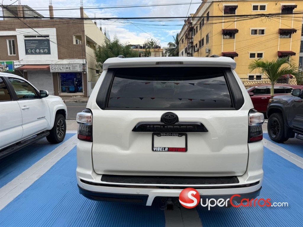 2021 Toyota 4 Runner Limited Nightshade — foto 6 / 12