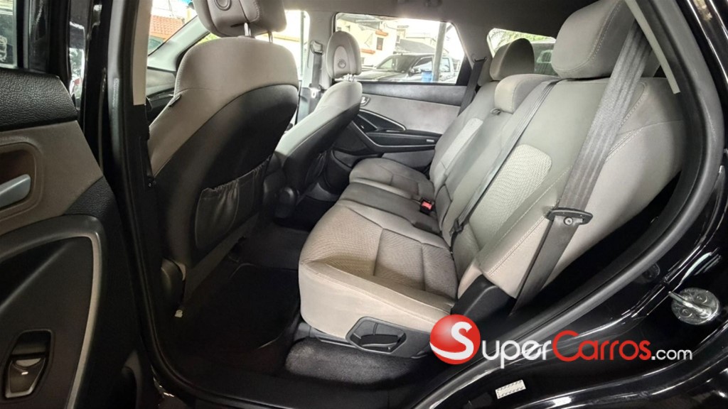 2016 Hyundai Grand Santa Fe — foto 9 / 10