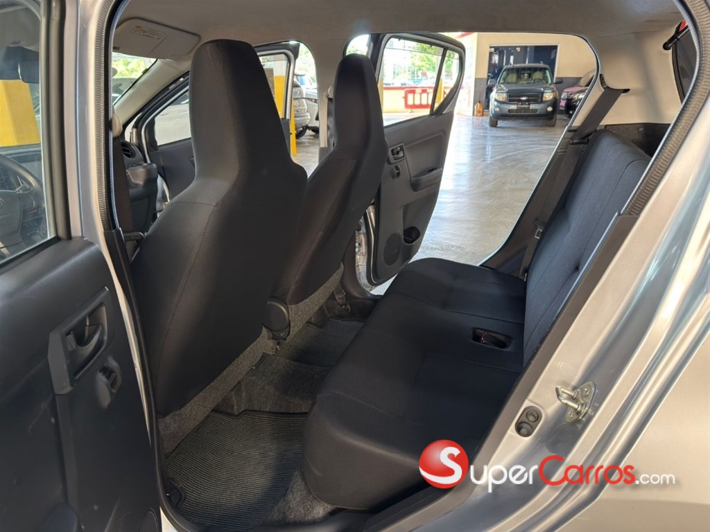 2019 Daihatsu Mira — foto 8 / 12