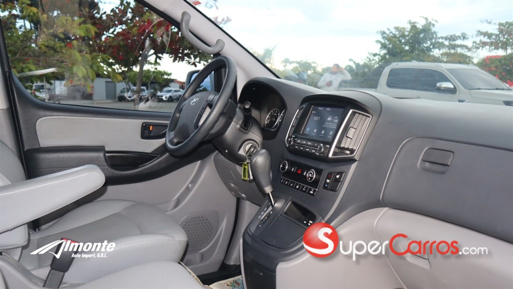 2021 Hyundai Grand Starex — foto 10 / 12