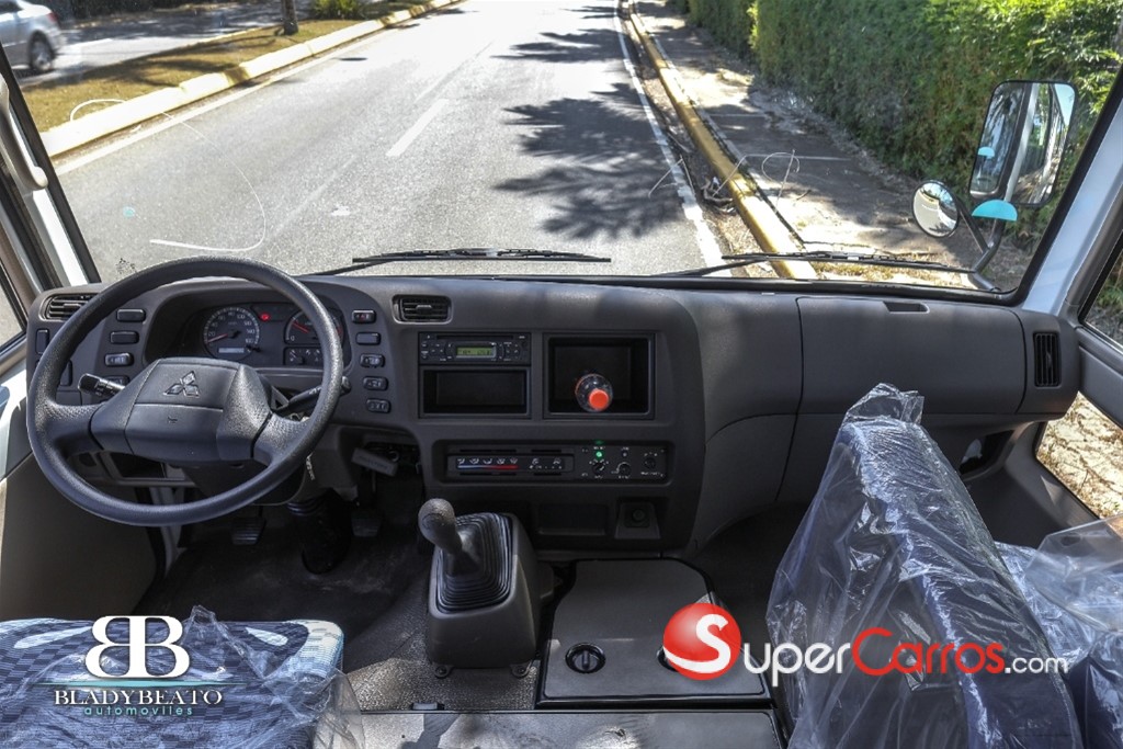 2027 Mitsubishi Motors Rosa — foto 3 / 10