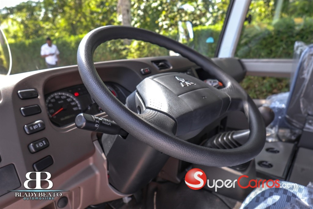 2027 Mitsubishi Motors Rosa — foto 10 / 10