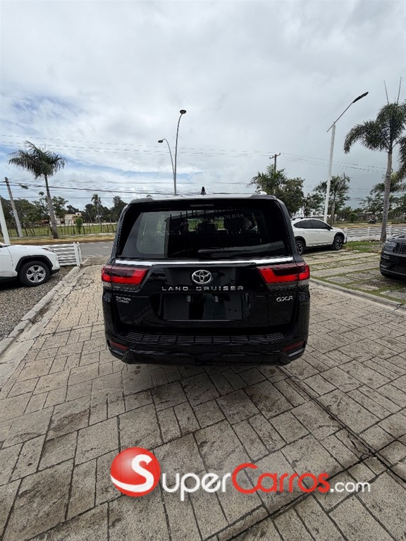 2026 Toyota Land Cruiser 300 GXR — foto 6 / 11