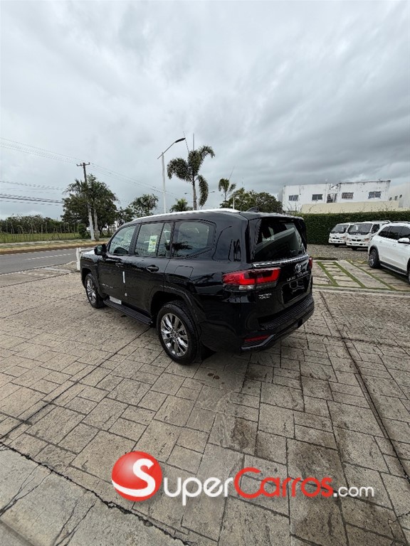 2026 Toyota Land Cruiser 300 GXR — foto 7 / 11