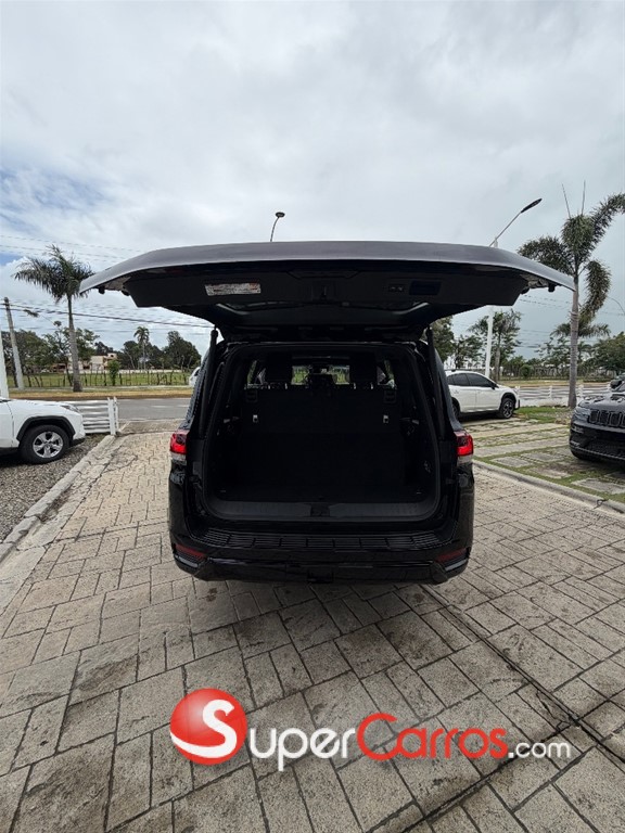 2026 Toyota Land Cruiser 300 GXR — foto 8 / 11