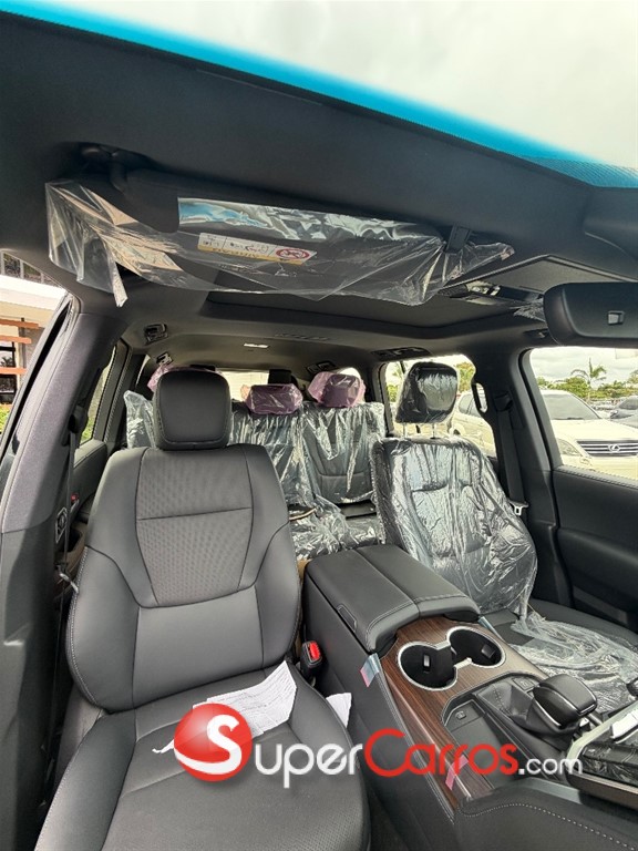 2026 Toyota Land Cruiser 300 GXR — foto 9 / 11