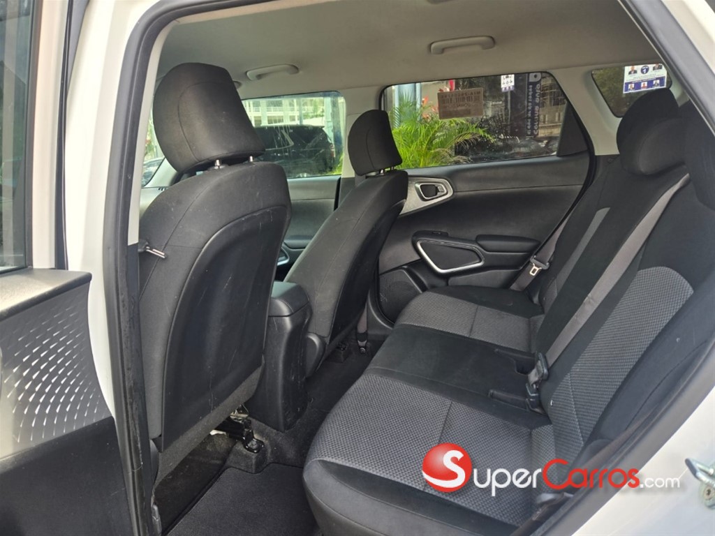 2020 Kia Soul LX — foto 8 / 12
