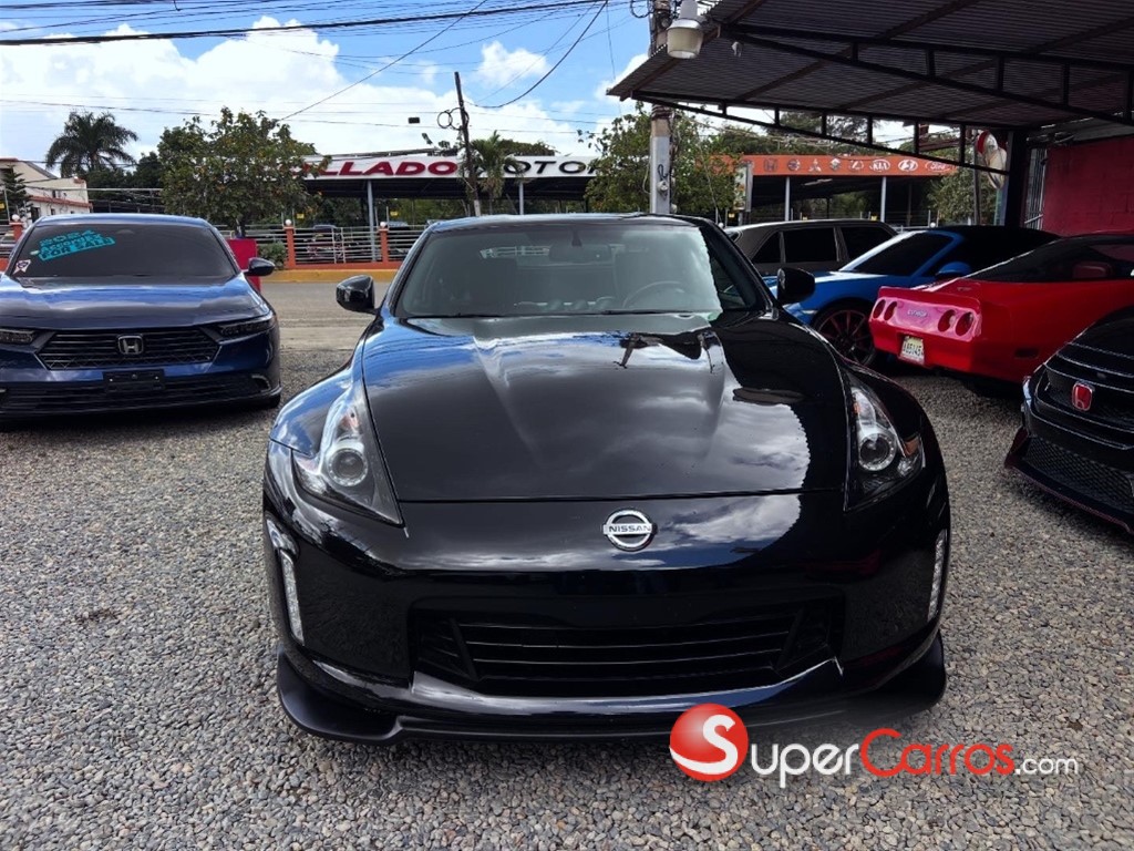 2020 Nissan 370-Z — foto 8 / 12