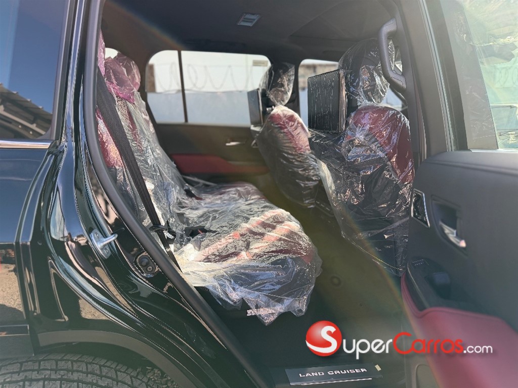 2027 Toyota Land Cruiser 70 ANIVERSARIO — foto 6 / 12