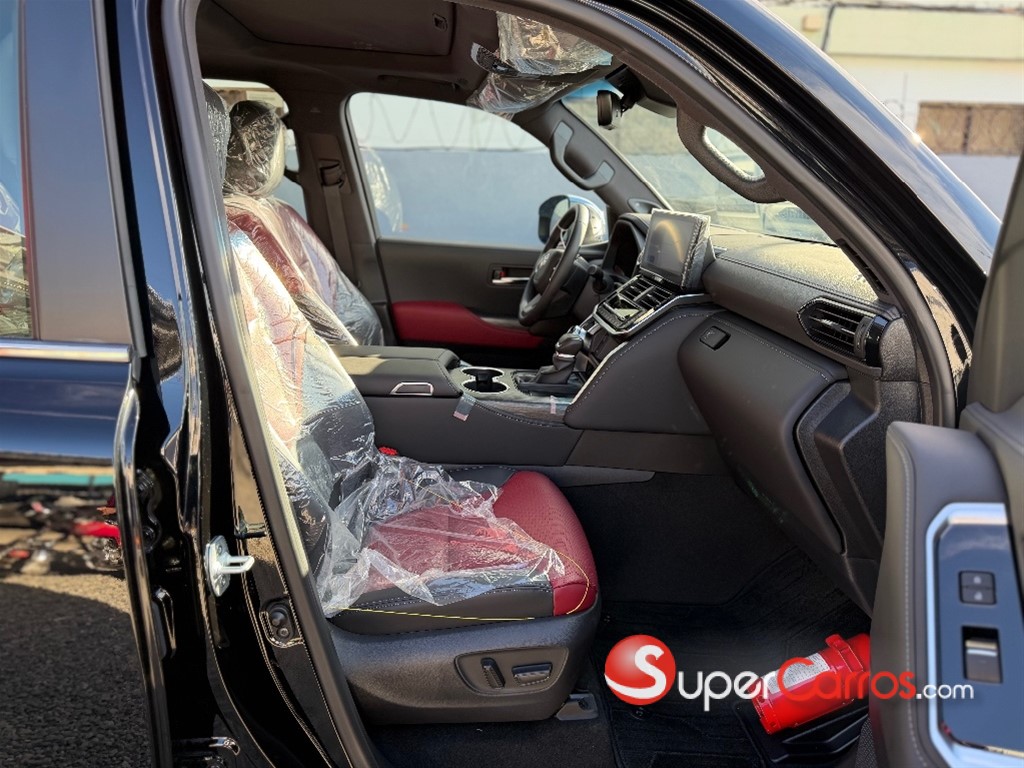 2027 Toyota Land Cruiser 70 ANIVERSARIO — foto 7 / 12