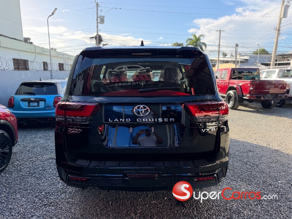 2027 Toyota Land Cruiser 70 ANIVERSARIO — foto 9 / 12