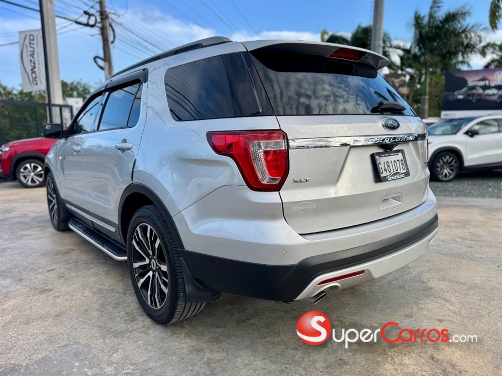 2016 Ford Explorer XLT — foto 2 / 11