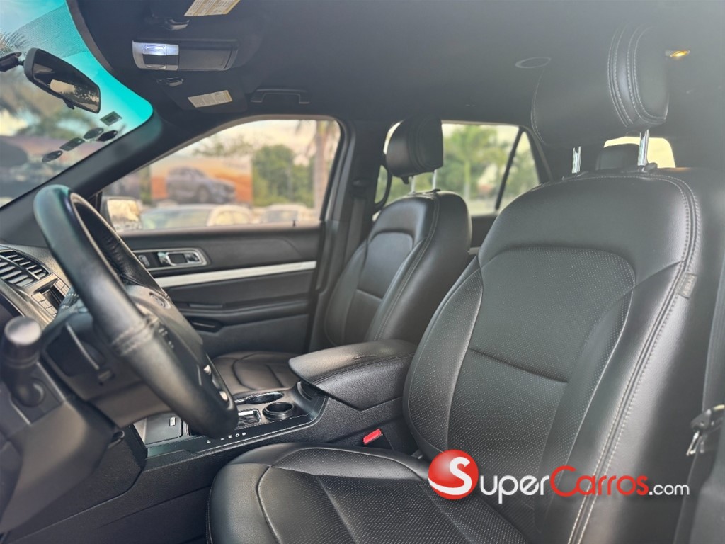 2016 Ford Explorer XLT — foto 7 / 11