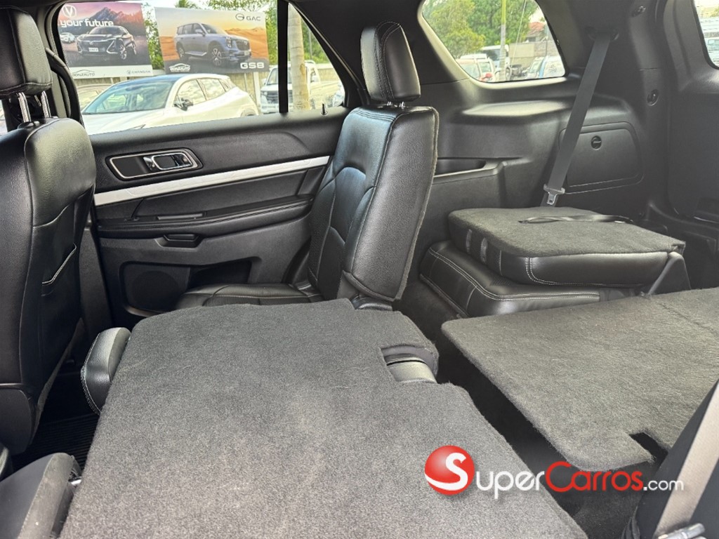 2016 Ford Explorer XLT — foto 10 / 11