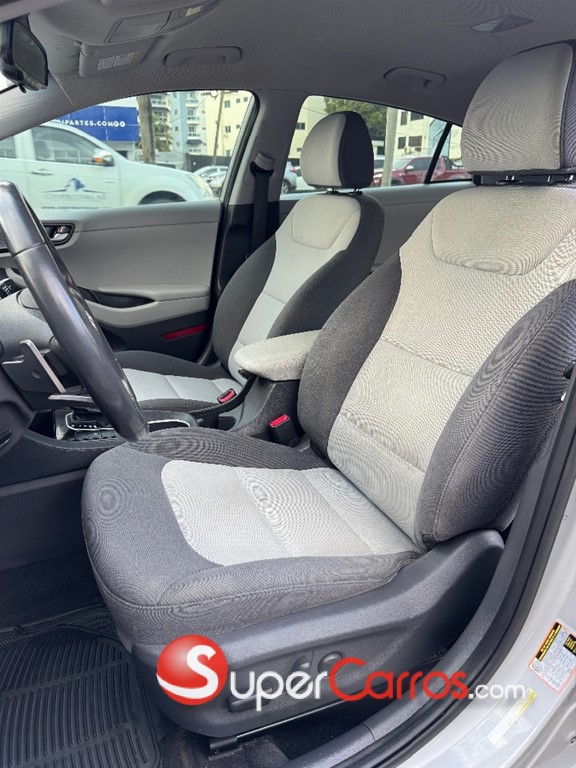 2020 Hyundai Ioniq — foto 7 / 10