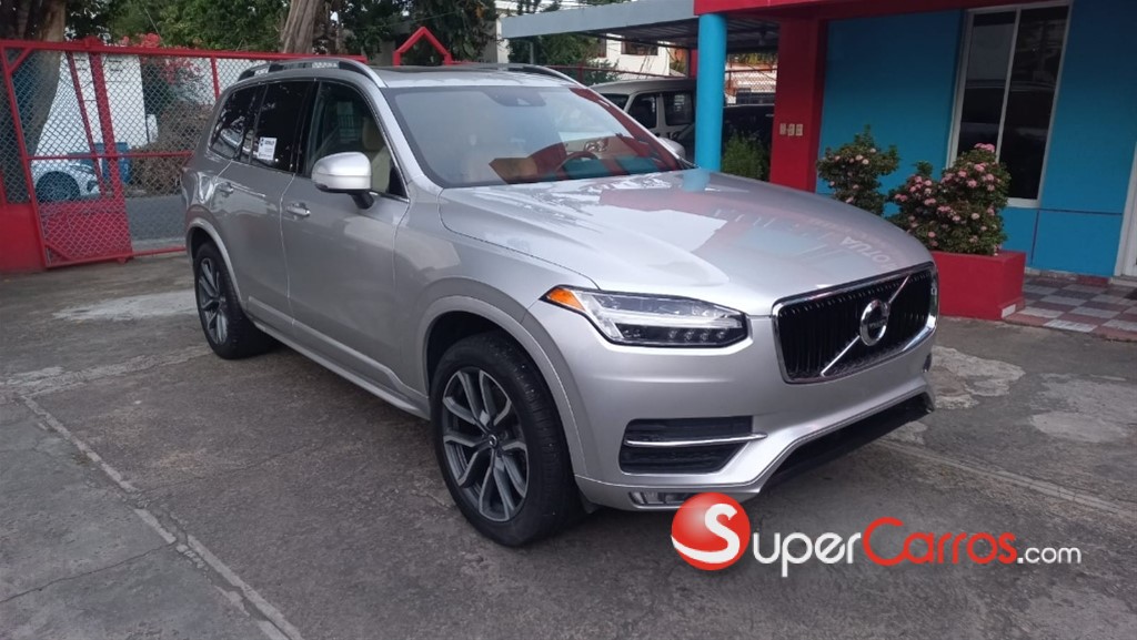 2019 Volvo XC90 Momentum T6