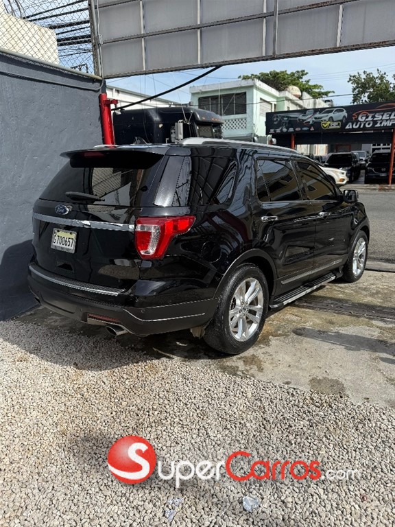 2018 Ford Explorer XLT — foto 4 / 10