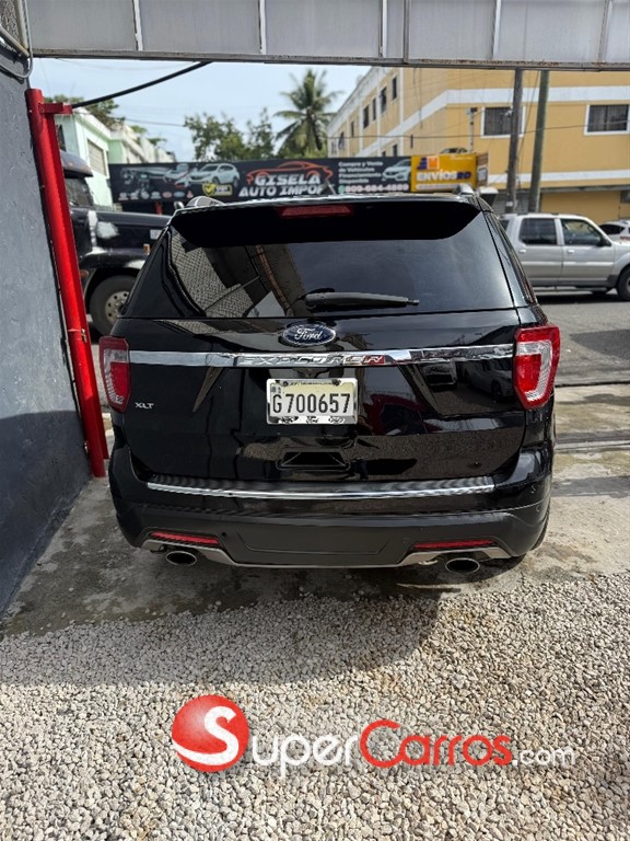 2018 Ford Explorer XLT — foto 5 / 10