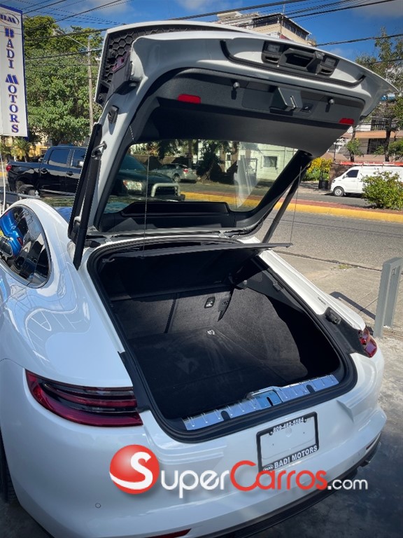 2018 Porsche Panamera — foto 11 / 12