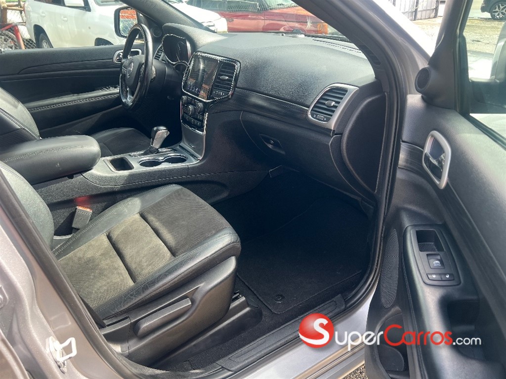 2020 Jeep Grand Cherokee Altitude — foto 10 / 12