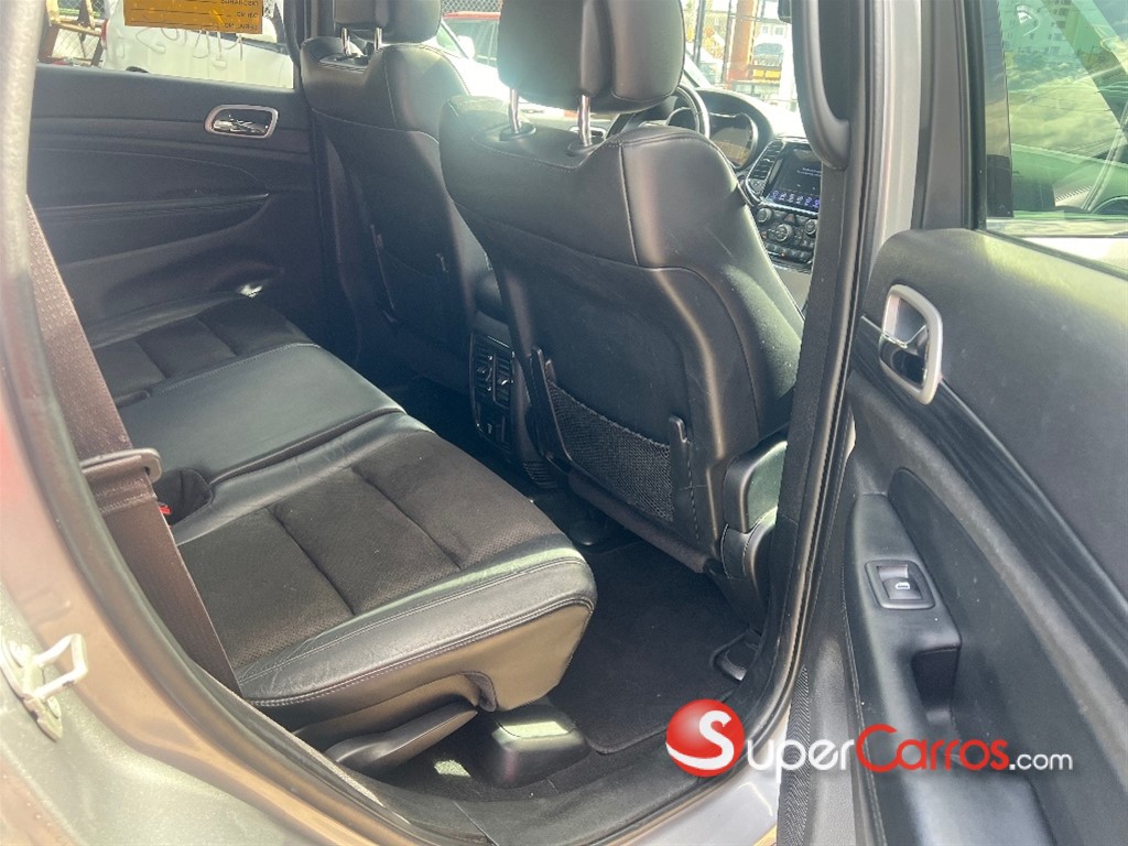 2020 Jeep Grand Cherokee Altitude — foto 12 / 12