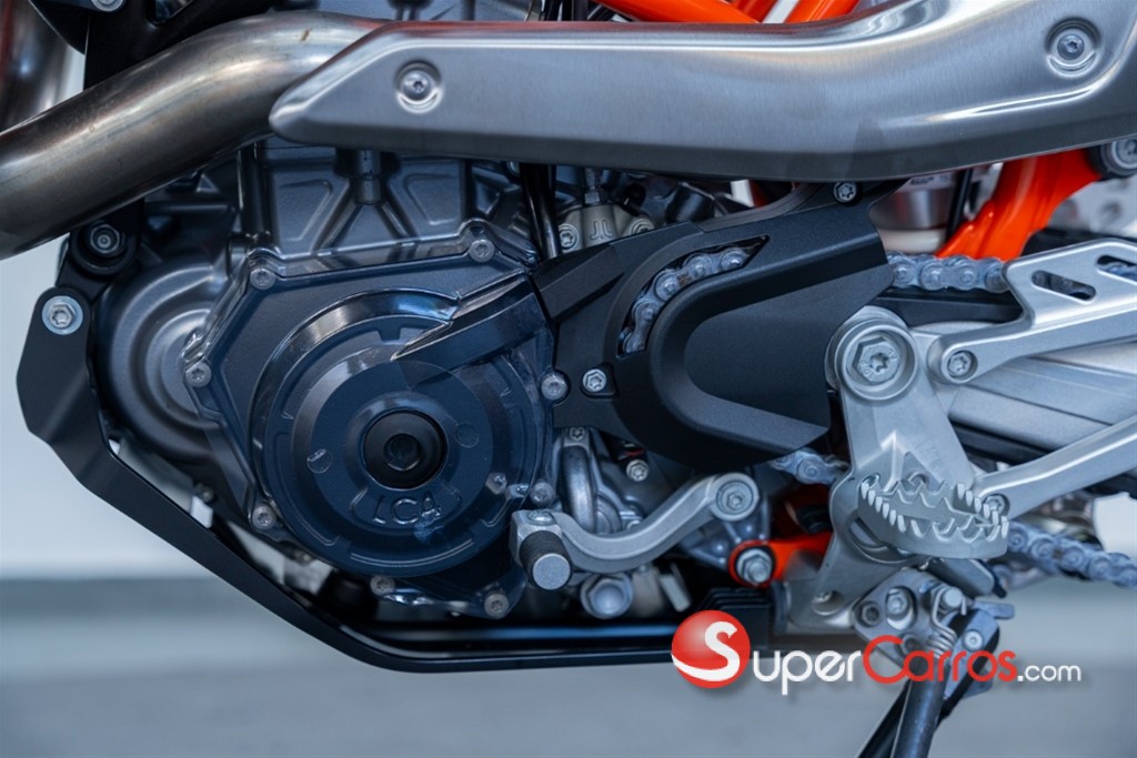 2026 KTM 690 — foto 9 / 12