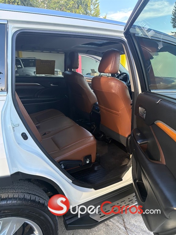 2017 Toyota Highlander Limited — foto 8 / 12