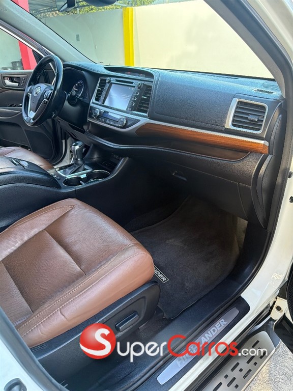 2017 Toyota Highlander Limited — foto 9 / 12