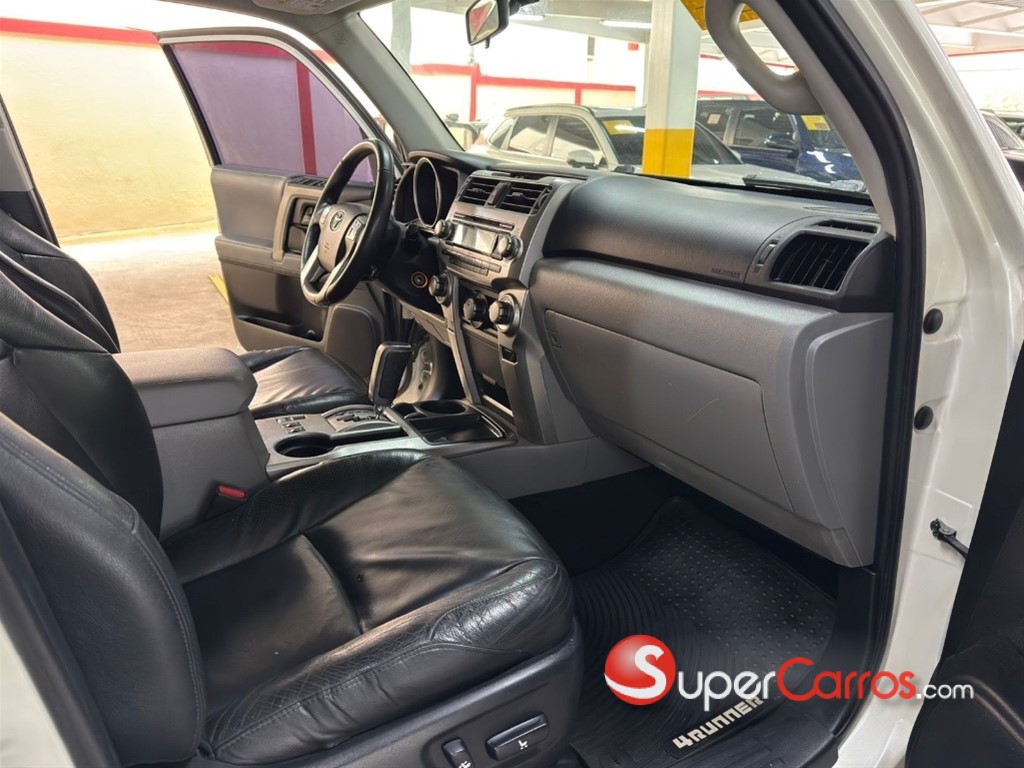 2010 Toyota 4 Runner SR5 — foto 9 / 12