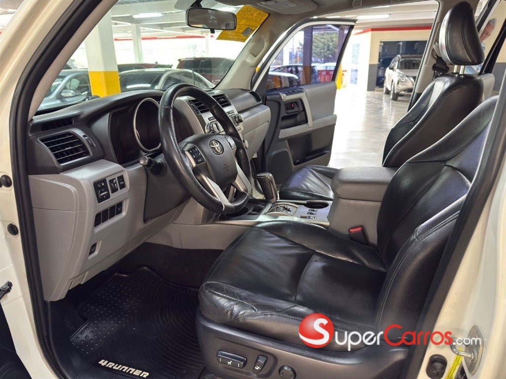 2010 Toyota 4 Runner SR5 — foto 10 / 12