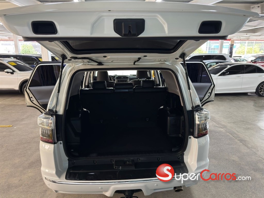 2010 Toyota 4 Runner SR5 — foto 11 / 12