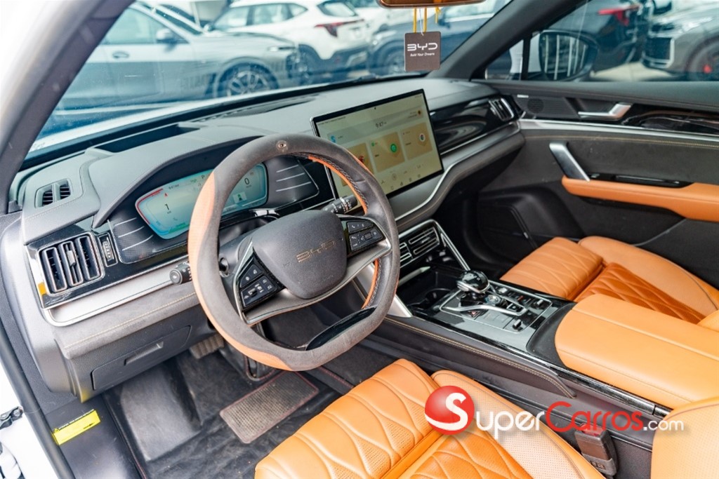 2024 BYD Tang — foto 8 / 9
