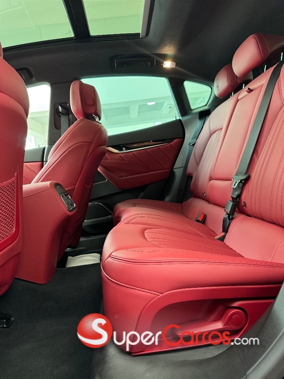 2022 Maserati Levante GT — foto 11 / 12