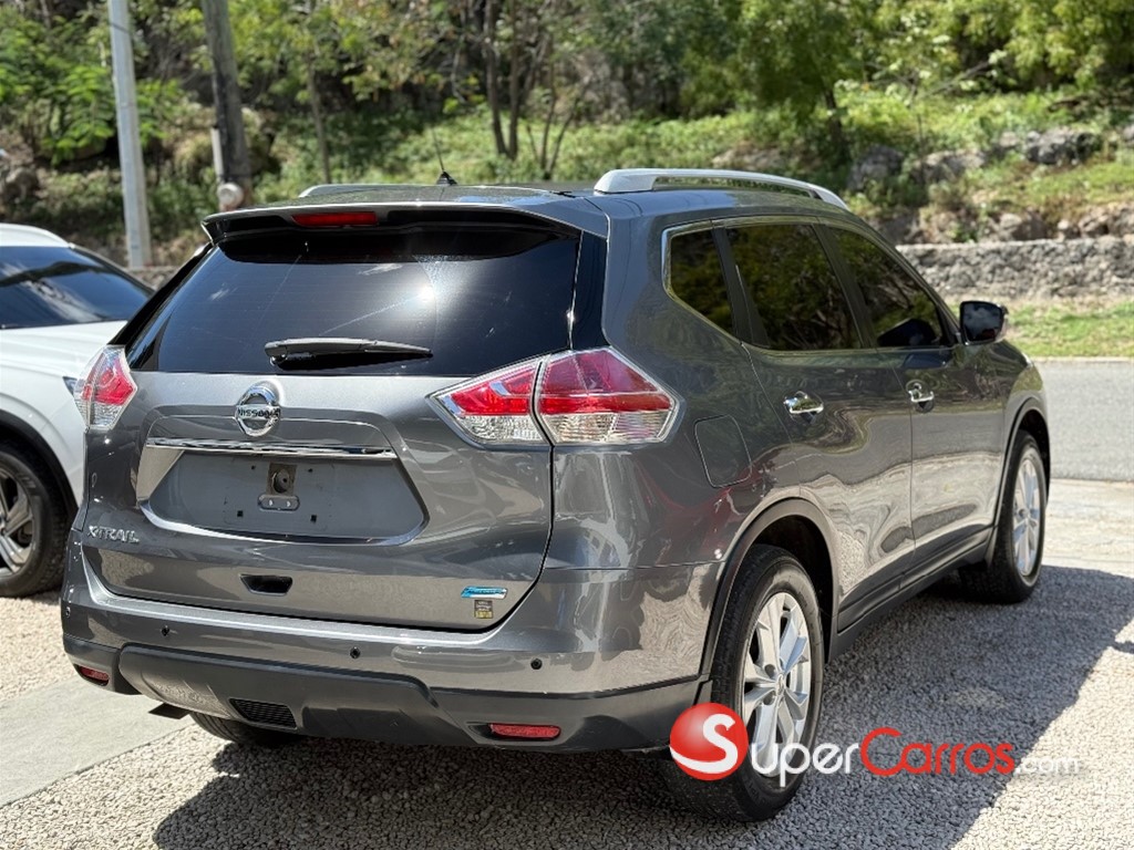 2016 Nissan X-Trail Exclusive — foto 10 / 12